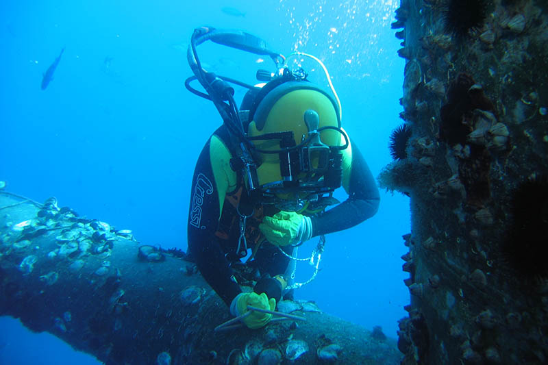 Air and saturation Diving